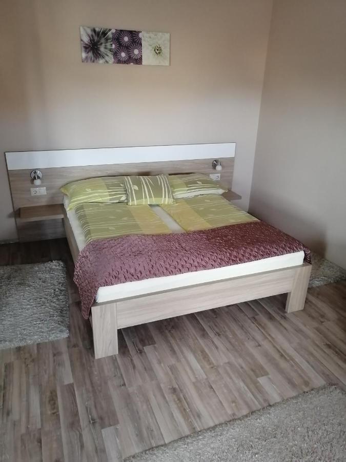 Zafirgyoengy Apartmanok Sárvár Εξωτερικό φωτογραφία